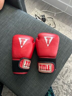 TITLE Red Boxing Gloves